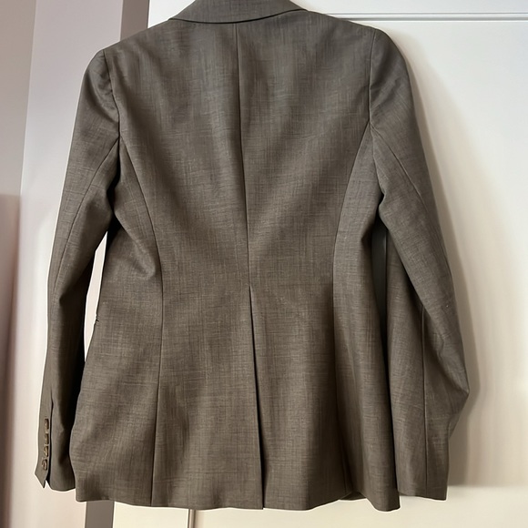 Theory wool blazer: 2-button structured shoulders/darted front/refined fit. - Picture 7 of 9